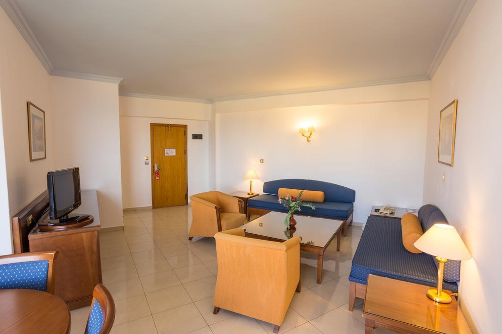 Blue Horizon Hotel Ялисос Екстериор снимка